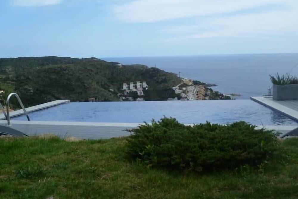 Rosas canyelles: Fully equipped villa, air-conditioned, infinity pool, sea view in Canyelles Petites, Roses