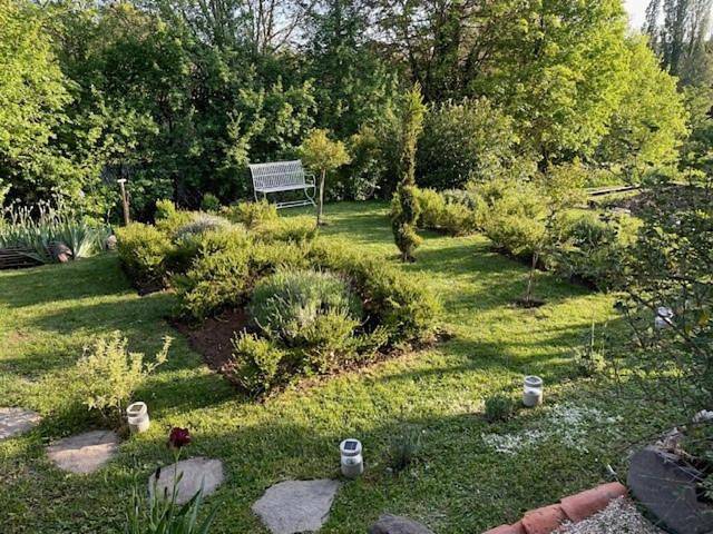 Gîte pour 2 personnes, avec jacuzzi ainsi que jardin et terrasse à Rosières - 4