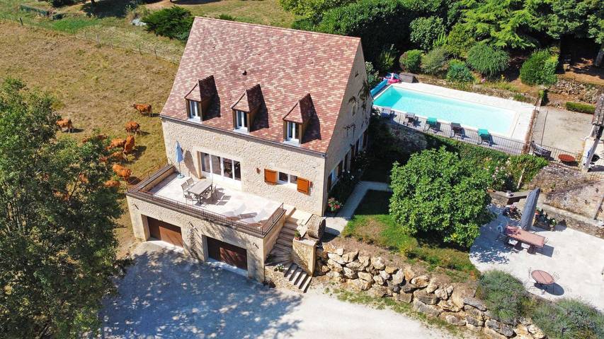 Location de vacances pour 6 personnes, avec Terrasse ainsi que Jardin et Piscine à Coux-et-Bigaroque