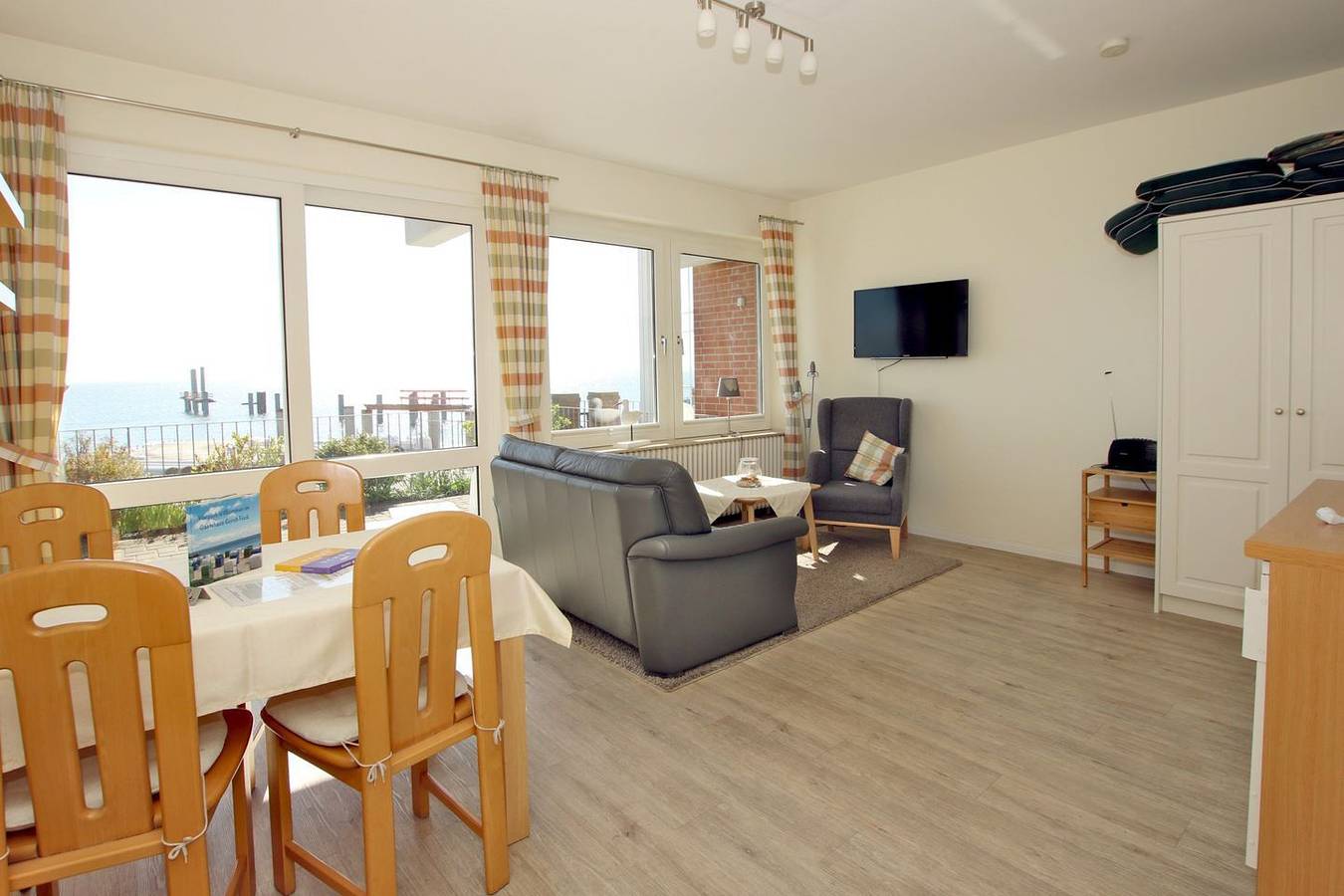 Ganze Wohnung, Ferienwohnung mit 2- Zimmern auf ca. 38m² mit direktem Meerblick in Wyk auf Föhr (Stadt), Wyk auf Föhr