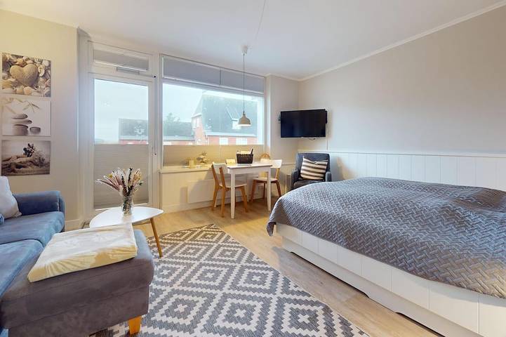 Ganze Wohnung, Modernes 1-Zimmer Apartment mit Balkon und hochwertigen Tischlereinbauten in Hörnum, Sylt