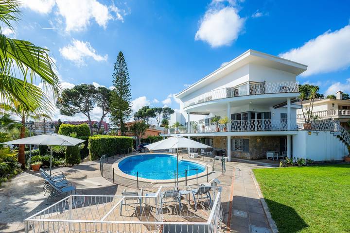 Location de vacances pour 12 personnes, avec jardin à El Arenal