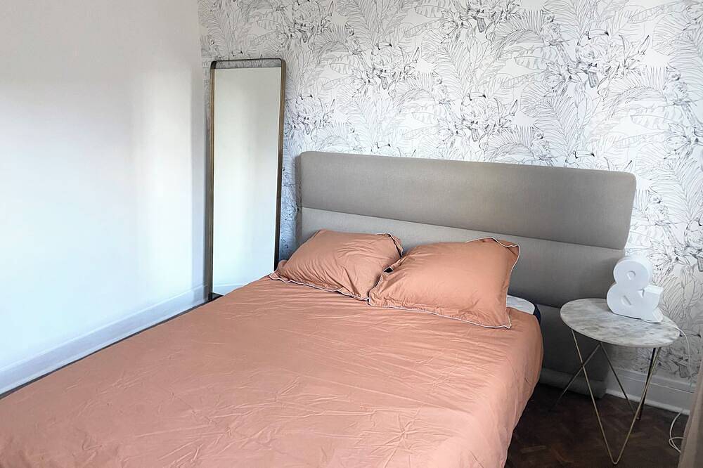 Entire apartment, Apartment with terrace in Talence, Bordeaux region