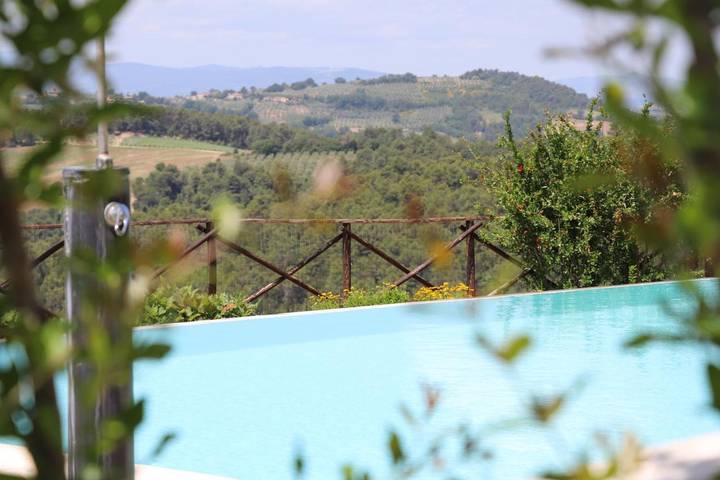 Location de vacances pour 2 personnes, avec piscine ainsi que vue et jardin à Gualdo Cattaneo - 3