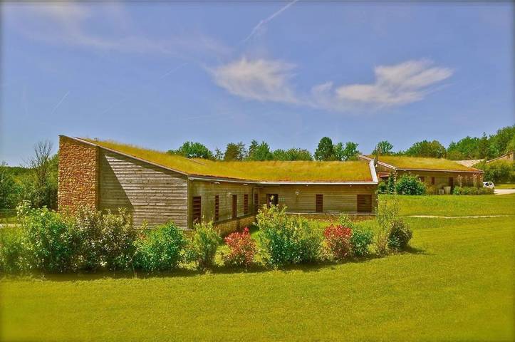 Location de vacances pour 16 personnes, avec jardin ainsi que vue et piscine, adapté aux familles à Sorges - 4