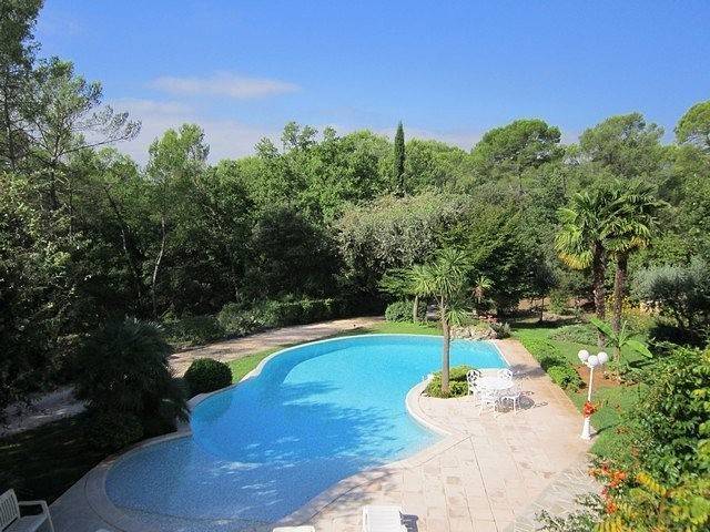 Gîte pour 2 personnes, avec terrasse ainsi que jardin et piscine