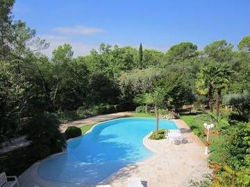 Gîte pour 2 personnes, avec jardin ainsi que piscine et terrasse à Lorgues