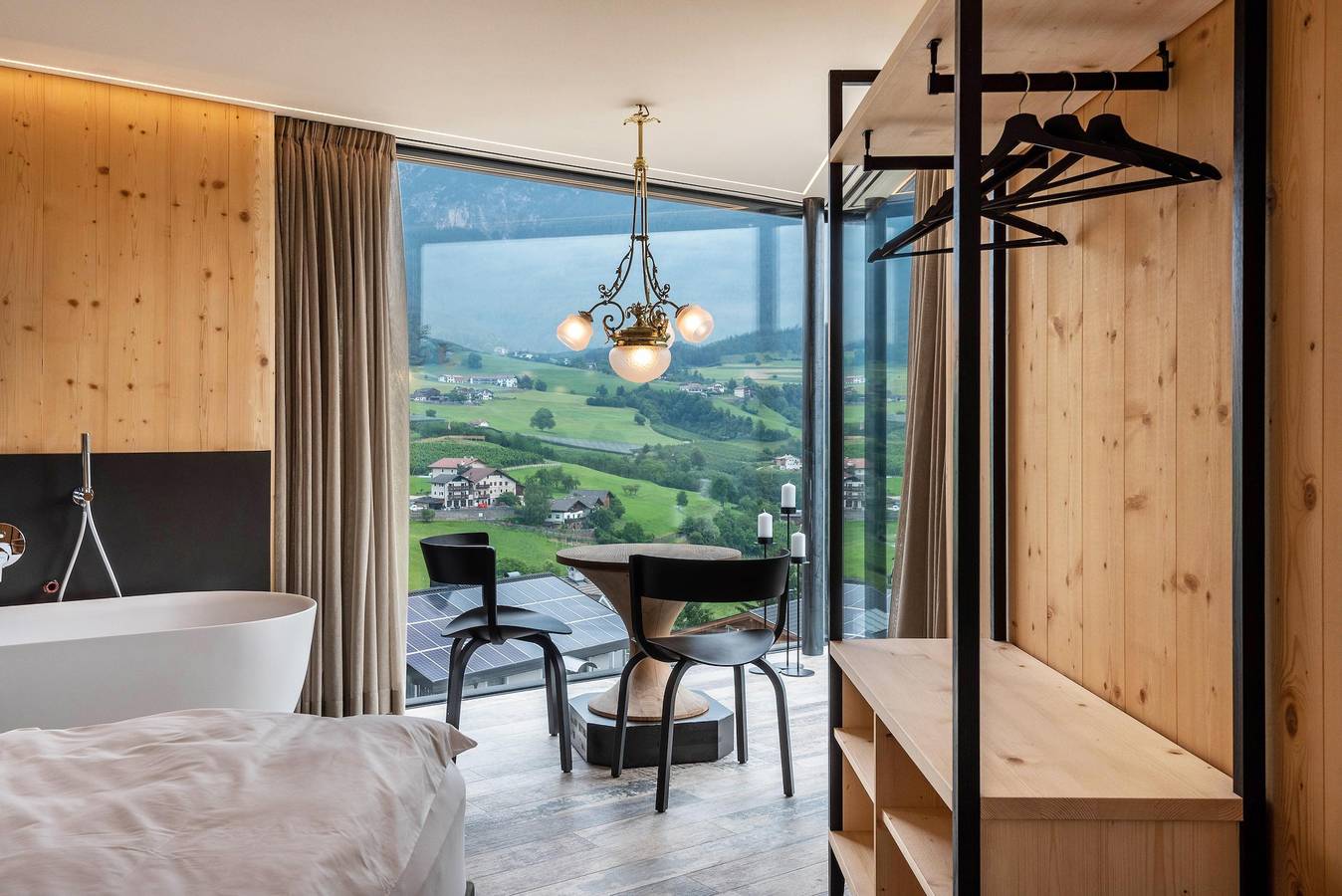 Ganze Wohnung, Aumia Ferienwohnung Diamant' mit Bergblick & Terrasse in Völs am Schlern, Dolomiti Superski