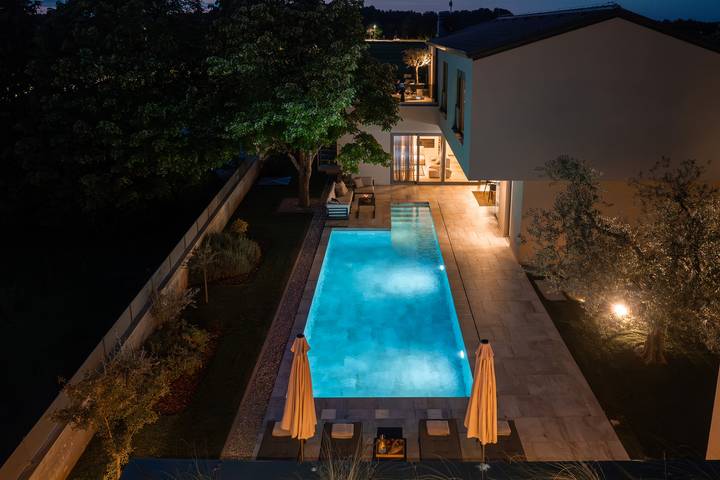 Villa pour 6 personnes, avec terrasse ainsi que jardin et piscine à Novigrad - 2