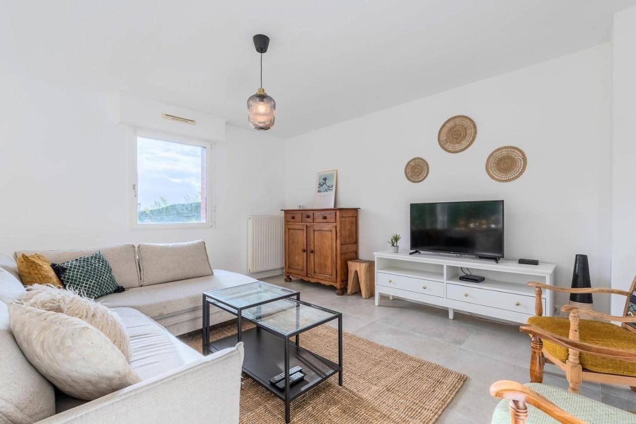 Beautiful 4 bedroom house with parking and garden in Wasquehal, Région de Lille