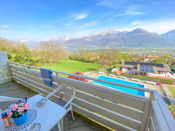 Ferienwohnung für 9 Personen, mit Balkon und Garten sowie Kinderpool und Pool in Colico