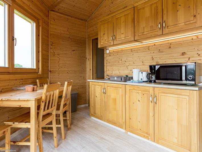 Ungewöhnliches Chalet am Fluss, ruhig und alles inklusive in Cercy-la-Tour, Nièvre