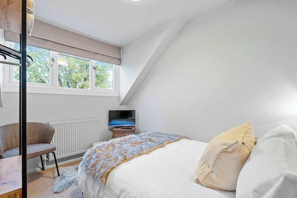 Cosy 3 Bed with Parking in Warwickshire