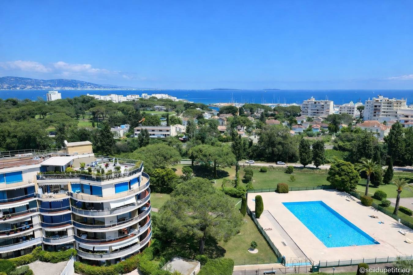 Ganze Wohnung, Appartement für 4 Personen mit Pool, Klimaanlage, Wlan, Parkplatz, 300 m zum Strand in Mandelieu-la-Napoule, Massif de l'Esterel