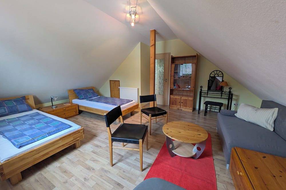 Ganze Wohnung, Große Ferienwohnung über 2 Etage am Bodensee mit Balkon im ruhige Lage. in Hödingen, Überlingen