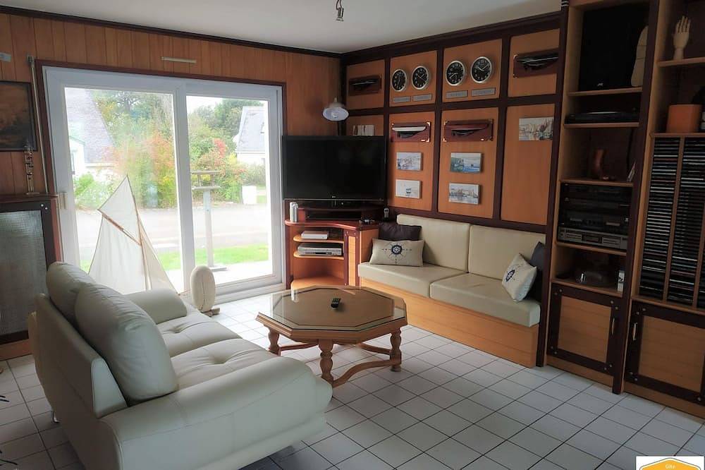 Private heated swimming pool in Séné, Côte des Mégalithes