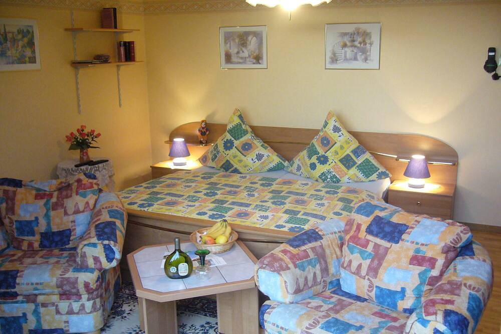 Ganze Wohnung, Ferienwohnung Rhön (55qm) im Erdgeschoss (behindertengerecht) in Bad Bocklet, Rhön-Bayern