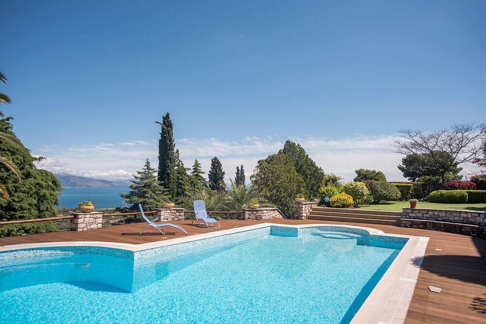 Villa Primavera mit Pool und Meerblick / 7pax in Achaia