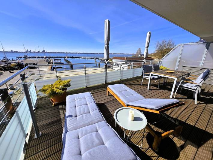 Ferienwohnung für 5 Personen, mit Balkon und Terrasse sowie Ausblick in Altefähr
