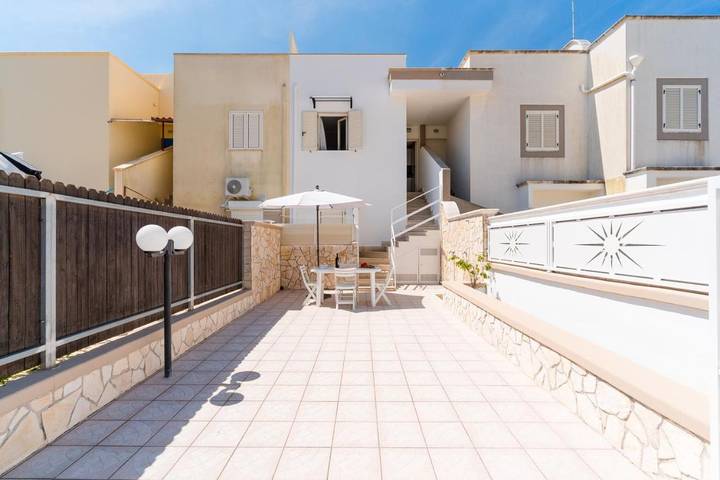 Villa per 5 persone, con Balcone e Terrazza nonché Giardino a Torre Mozza (Salento)