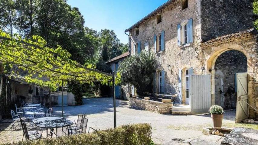 Vakantiewoning voor 15 personen, met tuin en zwembad in Pernes-les-Fontaines