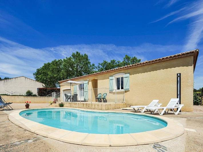 Location de vacances pour 5 personnes, avec piscine ainsi que jardin et terrasse à Aigues-Vives (Hérault)
