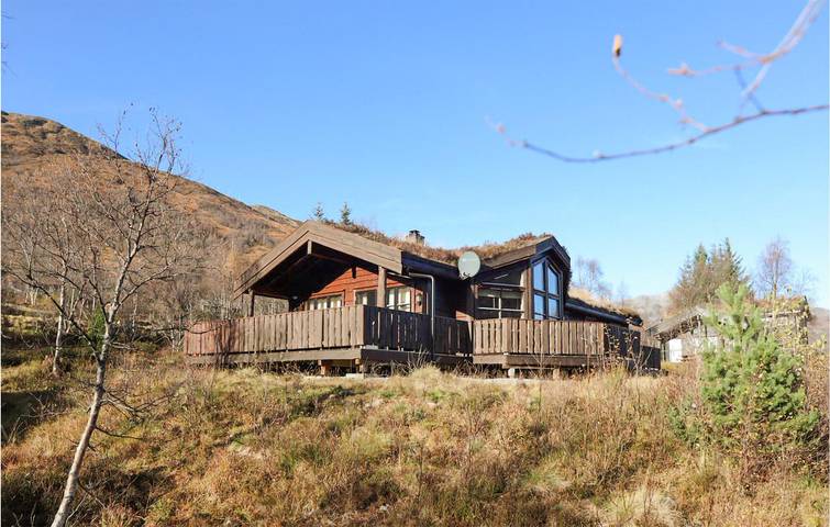 Ferienhaus für 8 Personen, mit Terrasse und Garten sowie Sauna in Sykkylven