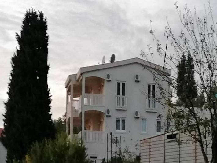 Apartamento para 6 personas, con jardín además de piscina y balcón en Montenegro