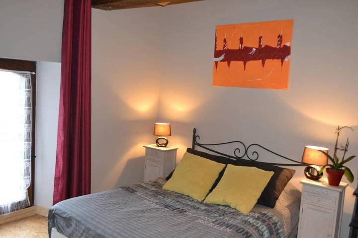 Location de vacances pour 12 personnes, avec jacuzzi ainsi que jardin et piscine, animaux acceptés à Burie - 2