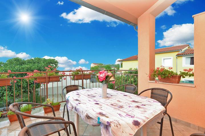 Ferienwohnung für 8 Personen, mit Balkon/Terrasse und Pool, mit Haustier in Fazana