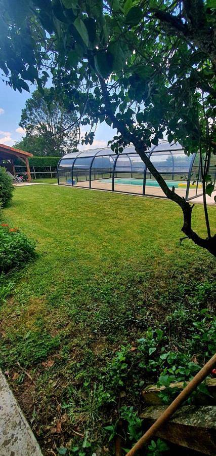 Gîte pour 4 personnes, avec Terrasse et Jardin ainsi que Piscine et Vue à Assais-les-Jumeaux