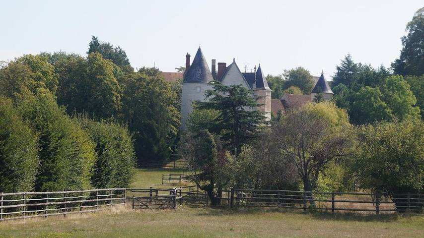 Location de vacances pour 6 personnes, avec terrasse et jardin à Chargé - 3