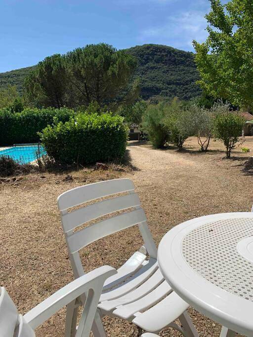 Gîte pour 3 personnes, avec jardin et vue ainsi que terrasse et piscine à Bessèges - 2