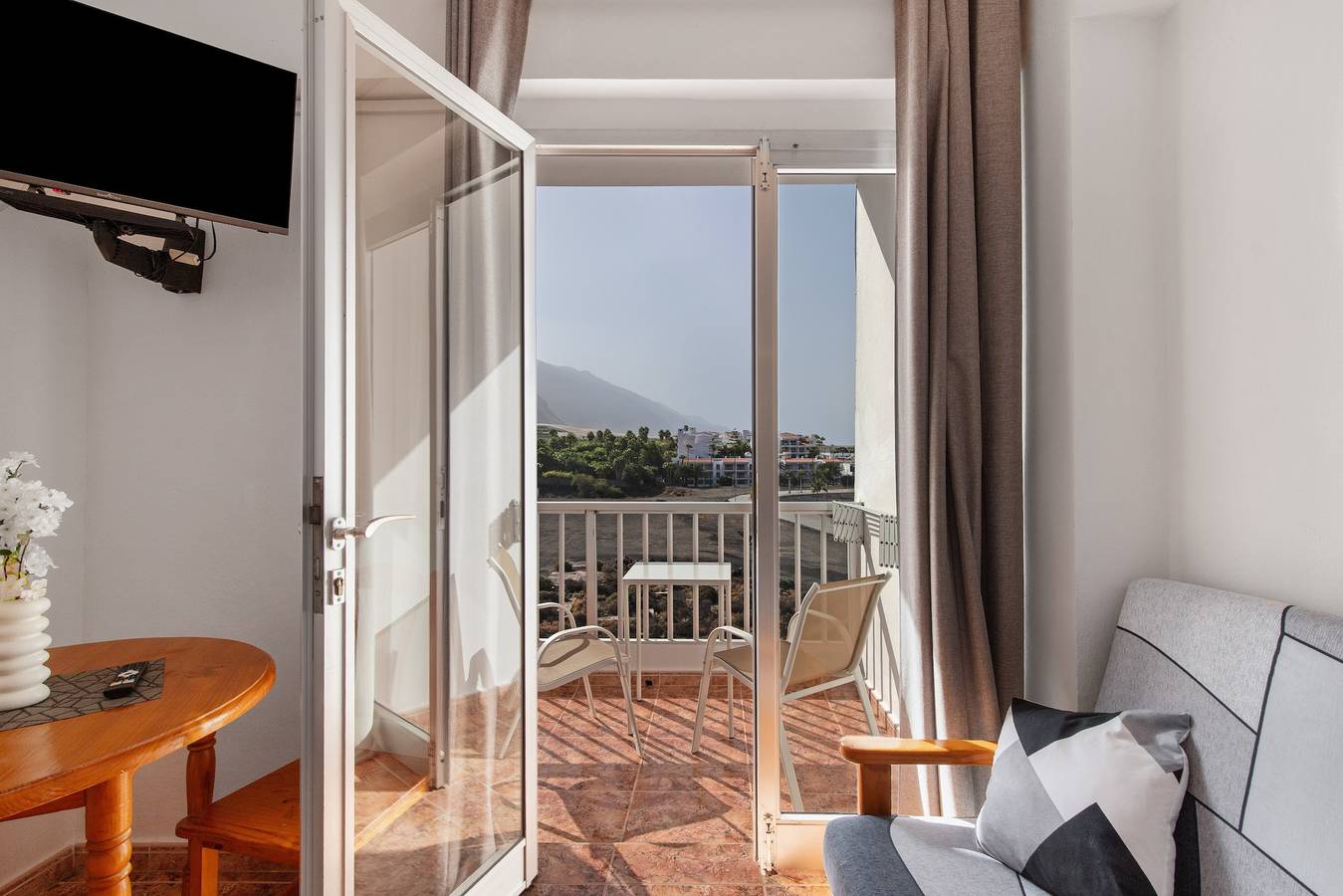 Entire studio, Studio 'Martin - 24' with Sea View, Balcony and Wi-Fi in Puerto Naos, Los Llanos de Aridane