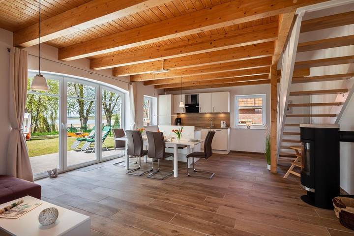 Ferienhaus für 8 Personen, mit Terrasse und Garten sowie Sauna und Seeblick in Warin - 2