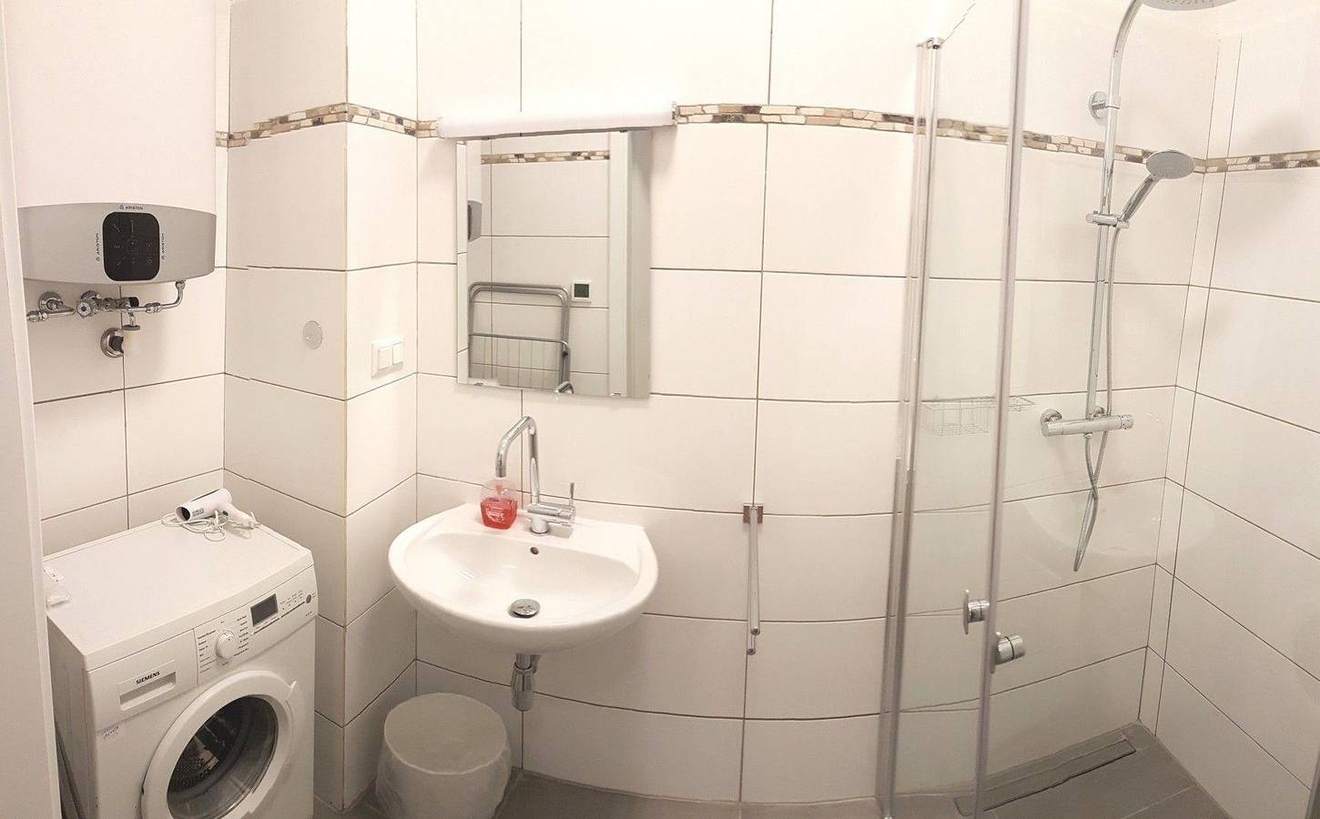 Ganze Ferienwohnung, 2-Sz, zentrales, helles Apartment, Pramergasse (A31) in Wien, Donau Niederösterreich