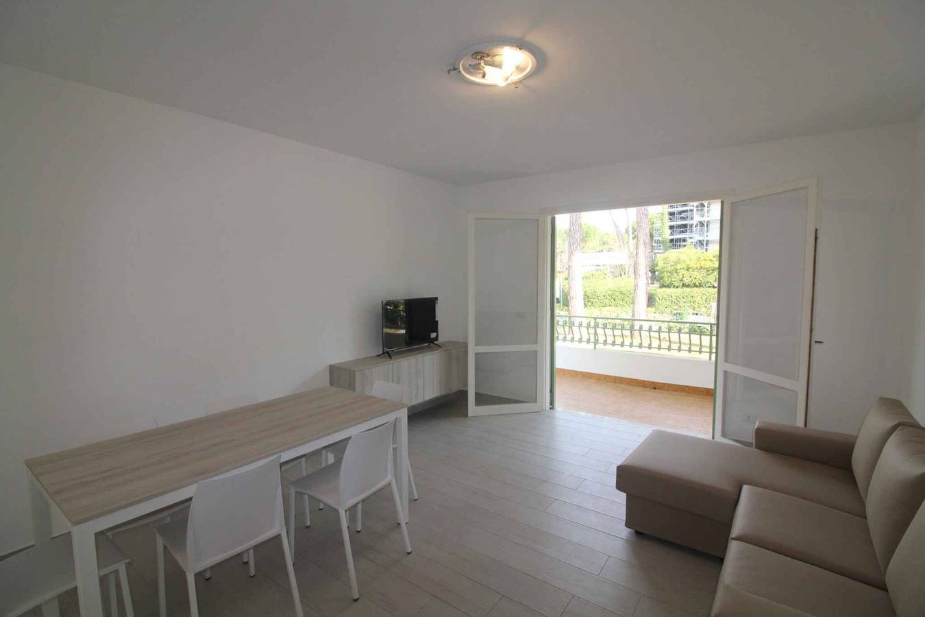 Apartamento vacacional entero, Holiday apartment mit Balkon  in Ribera de Lignano, Lignano Sabbiadoro