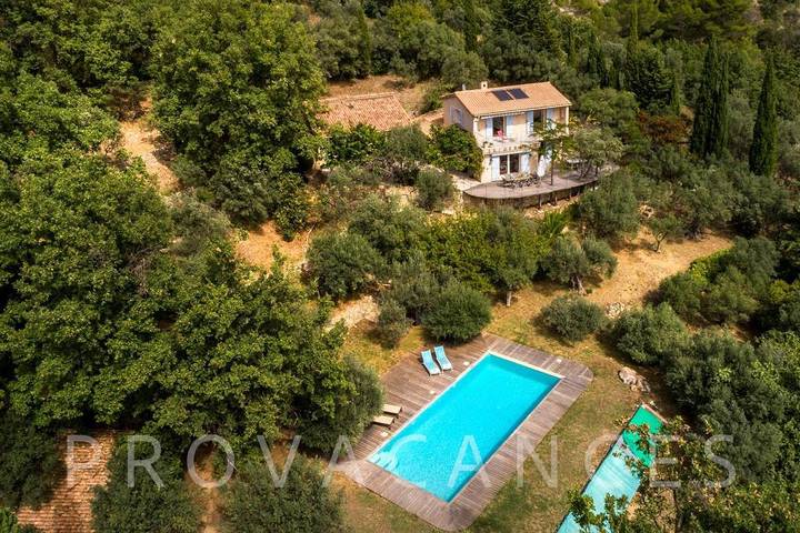 Location de vacances pour 8 personnes, avec piscine et jardin, animaux acceptés à Bargemon - 3