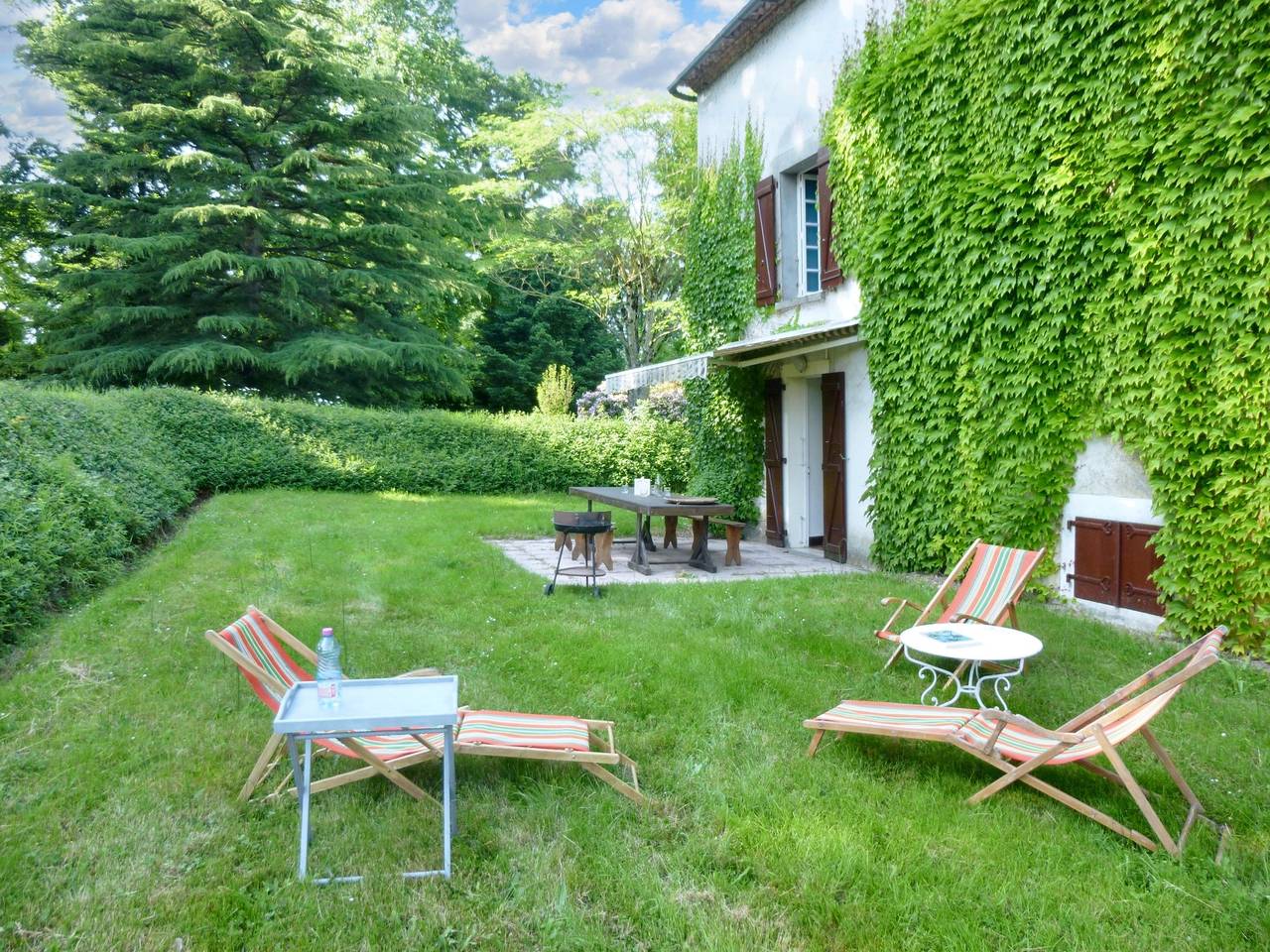 Maison de 3 chambres avec jardin aménagé à Terres-de-Haute-Charente in Genouillac, Charente