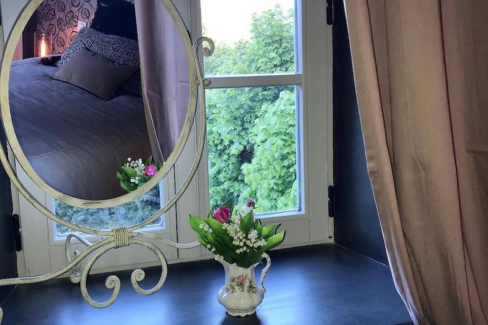 Entire apartment, L'Aparté-Apartment-Ensuite with Bath in Dinan, Dinan region