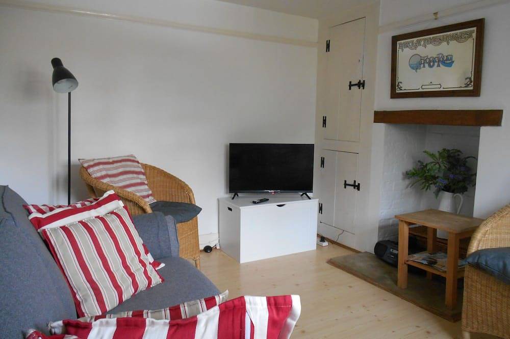 Mersea Island Cottage by the beach and waterside. Some July weekends available in Mersea Island, Colchester