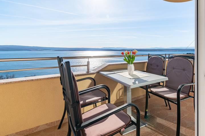 Ferienwohnung für 5 Personen, mit Pool und Balkon/Terrasse in Dramalj