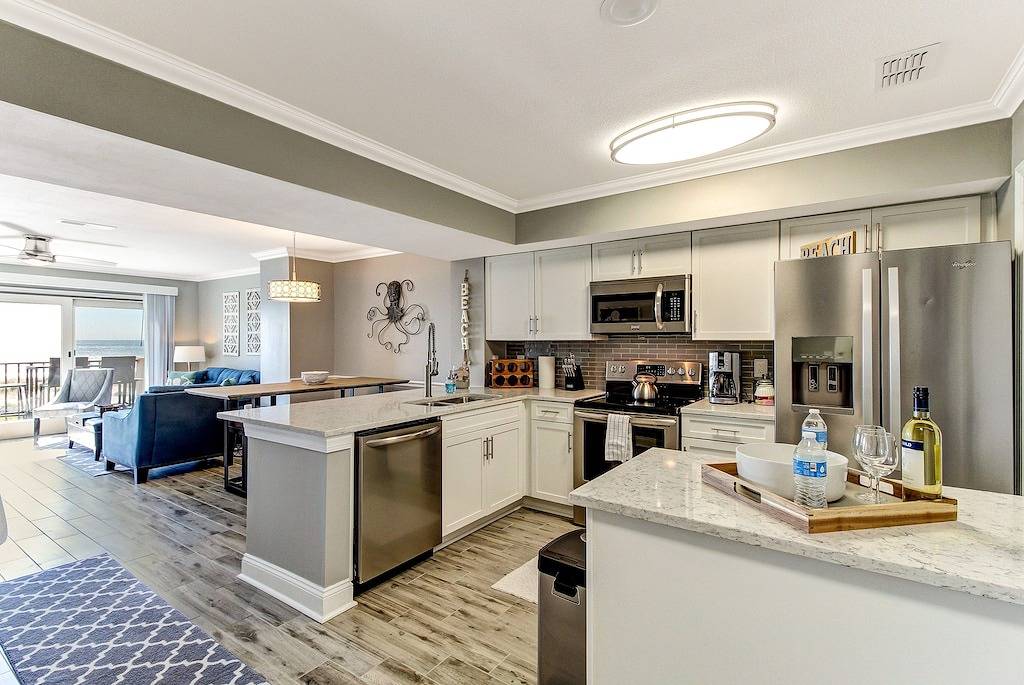 Ganze Wohnung, Renovated Ocean Front 2-Geschichte Eigentumswohnung - Zugang zu Amelia Island Golf & Beach Club in American Beach, Amelia Island