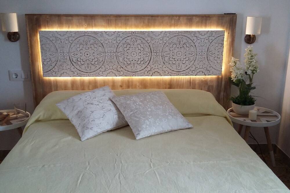 Kann Carrion einen großen Pool mit Blick auf das Meer in Mataró, Costa del Maresme