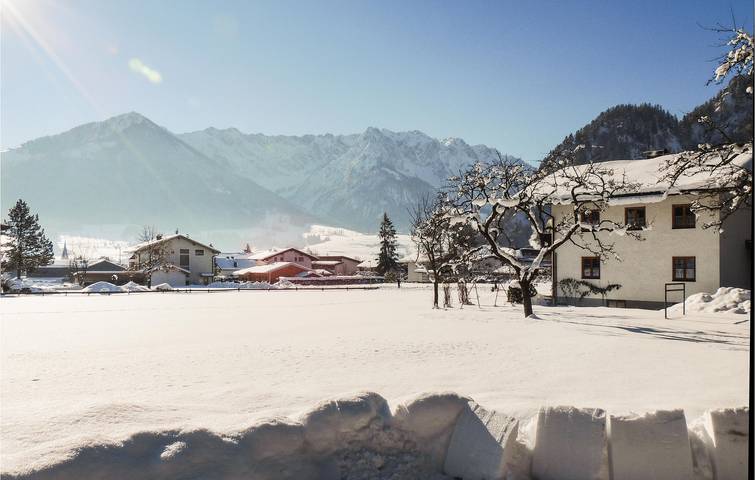 Ganze Ferienwohnung, Wohnung mit Bergblick, Parkplatz und Terrasse in Walchsee, Kaisergebirge