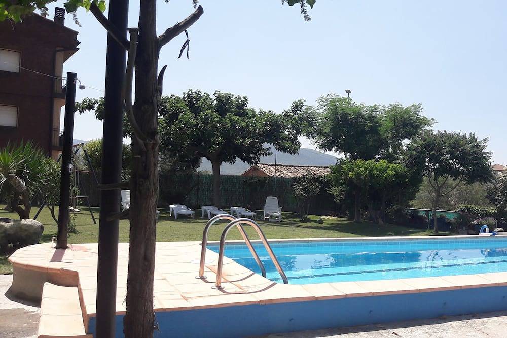 Appartementhaus Felix. 6 Menschen Schwimmbad, Solarium, Grill, Tischfußball, Pingpon in Torres del Obispo, Graus