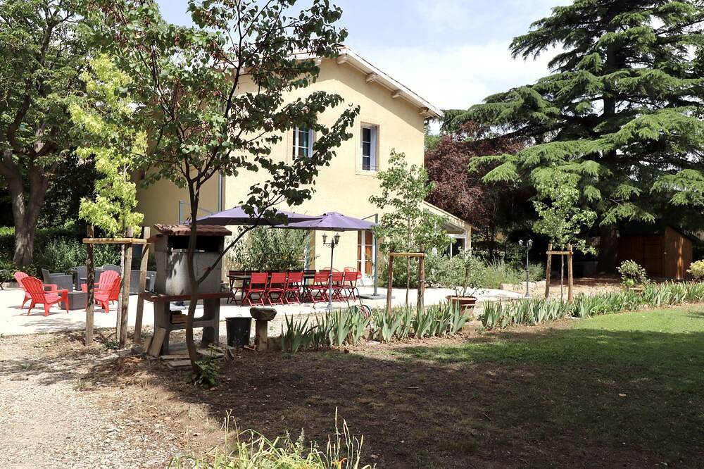 Gîte 10 persons in a Mas Languedocien with swimming pool and jacuzzi in Saint-Just, Côte d'Améthyste