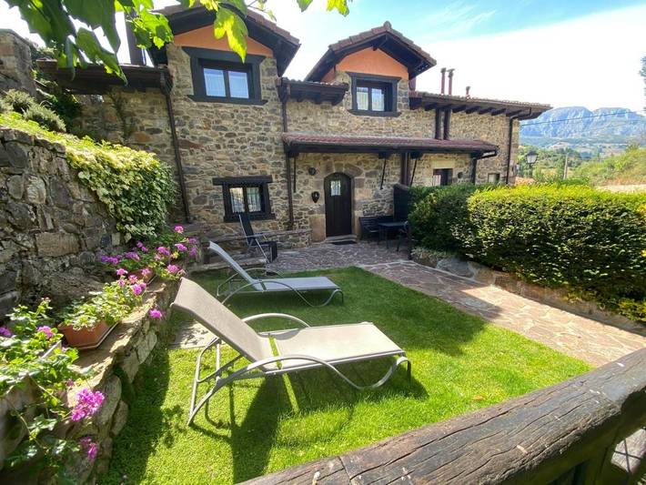 Apartamento de vacaciones para 3 personas, con Balcón y Terraza además de Jardín y Vistas en Liébana