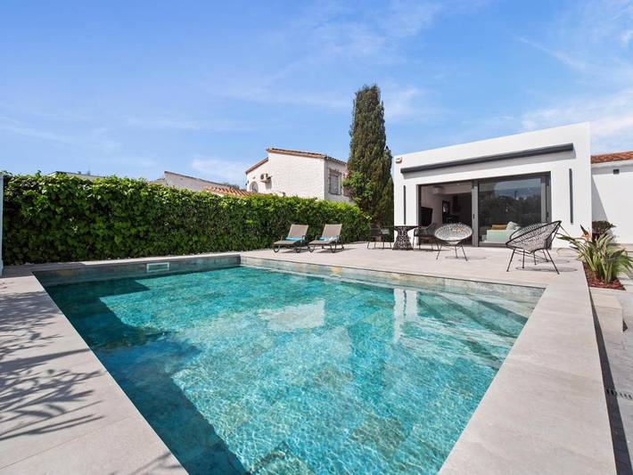 Chalet para 6 personas, con vistas además de piscina y jardín - 1