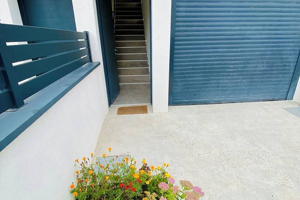 Maison Arkéa Aréna with cleaning, sheets and towels included in Floirac, Bordeaux region